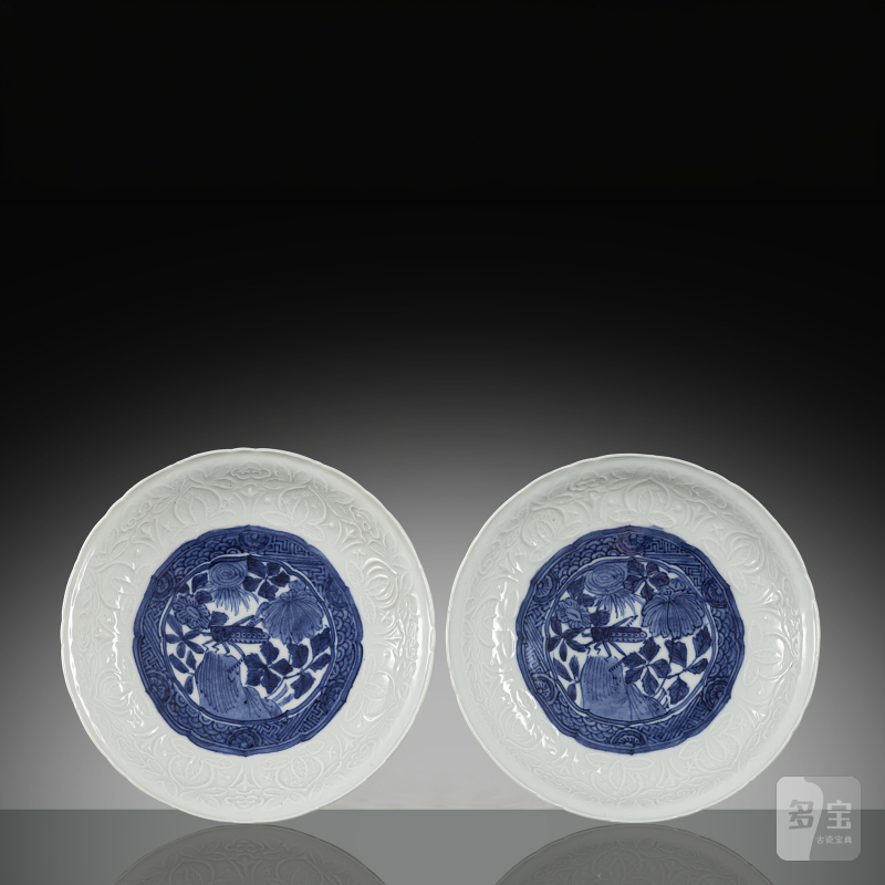 A PAIR OF BLUE AND WHITE PORCELAIN ‘GRASSHOPPER’ DISHES - 图1